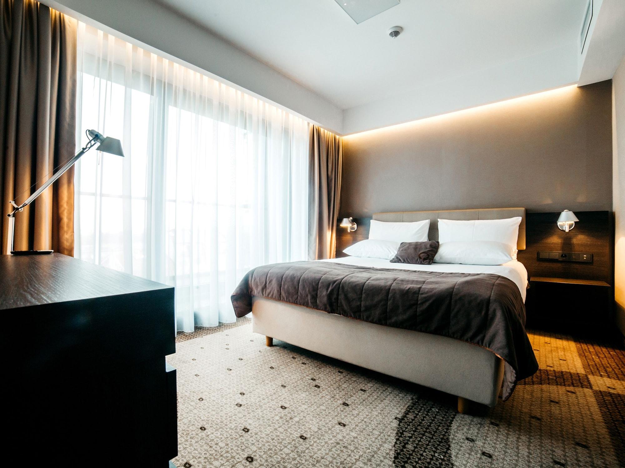 Q Hotel