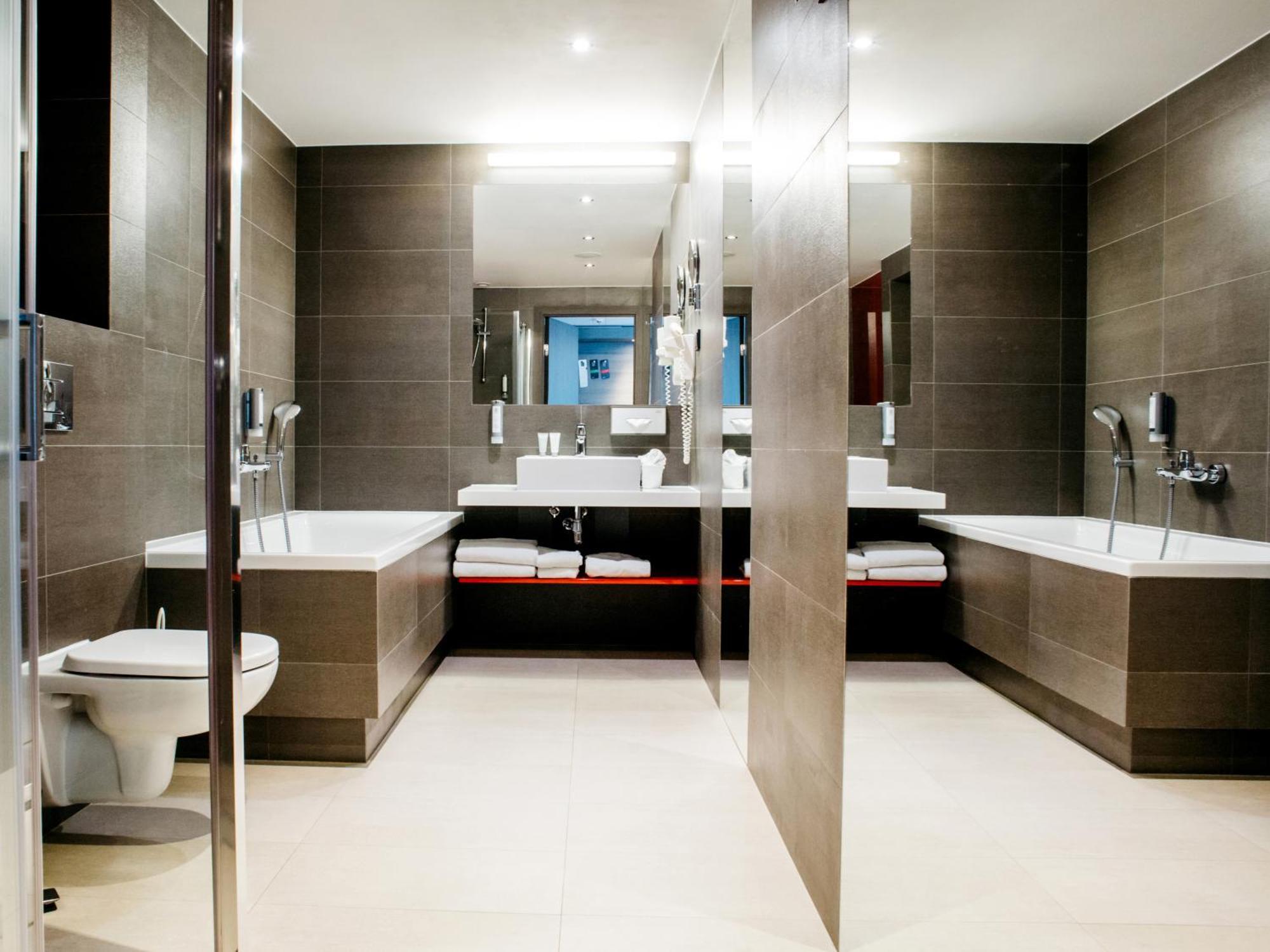 Q Hotel 4*